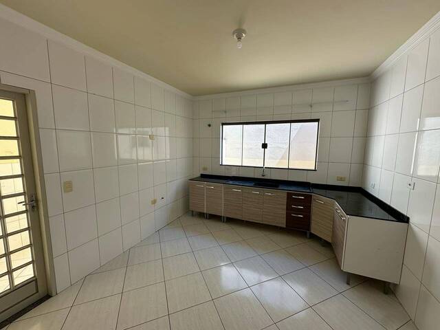 #04041.003 - Apartamento Sobreloja para Locação em Arapongas - PR