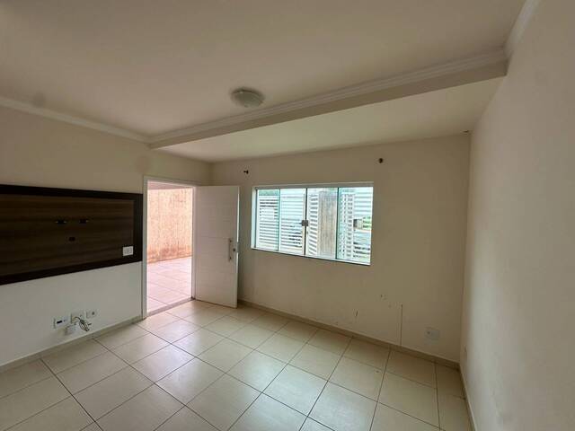 #01301.008 - Casa para Locação em Arapongas - PR
