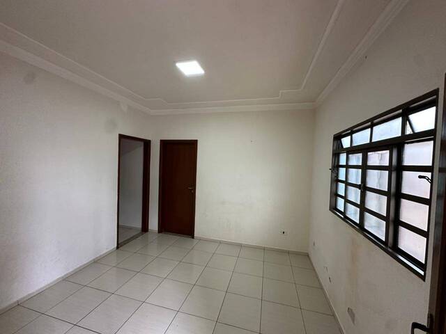 #02053.001 - Casa para Locação em Arapongas - PR