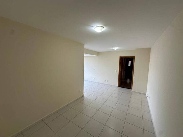 #00140.009 - Apartamento para Venda em Arapongas - PR